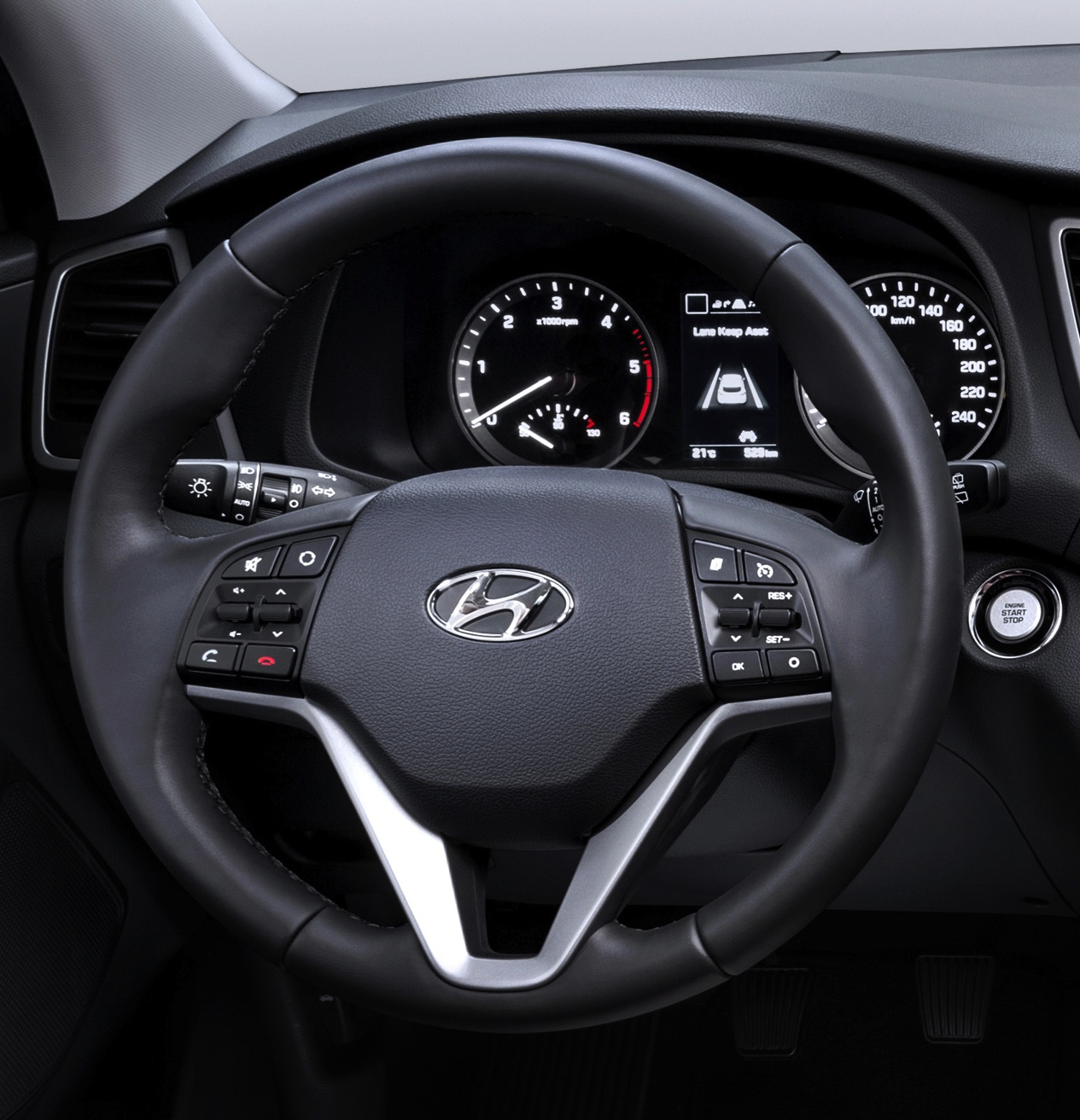 2016 Hyundai Tucson steering wheel first live image