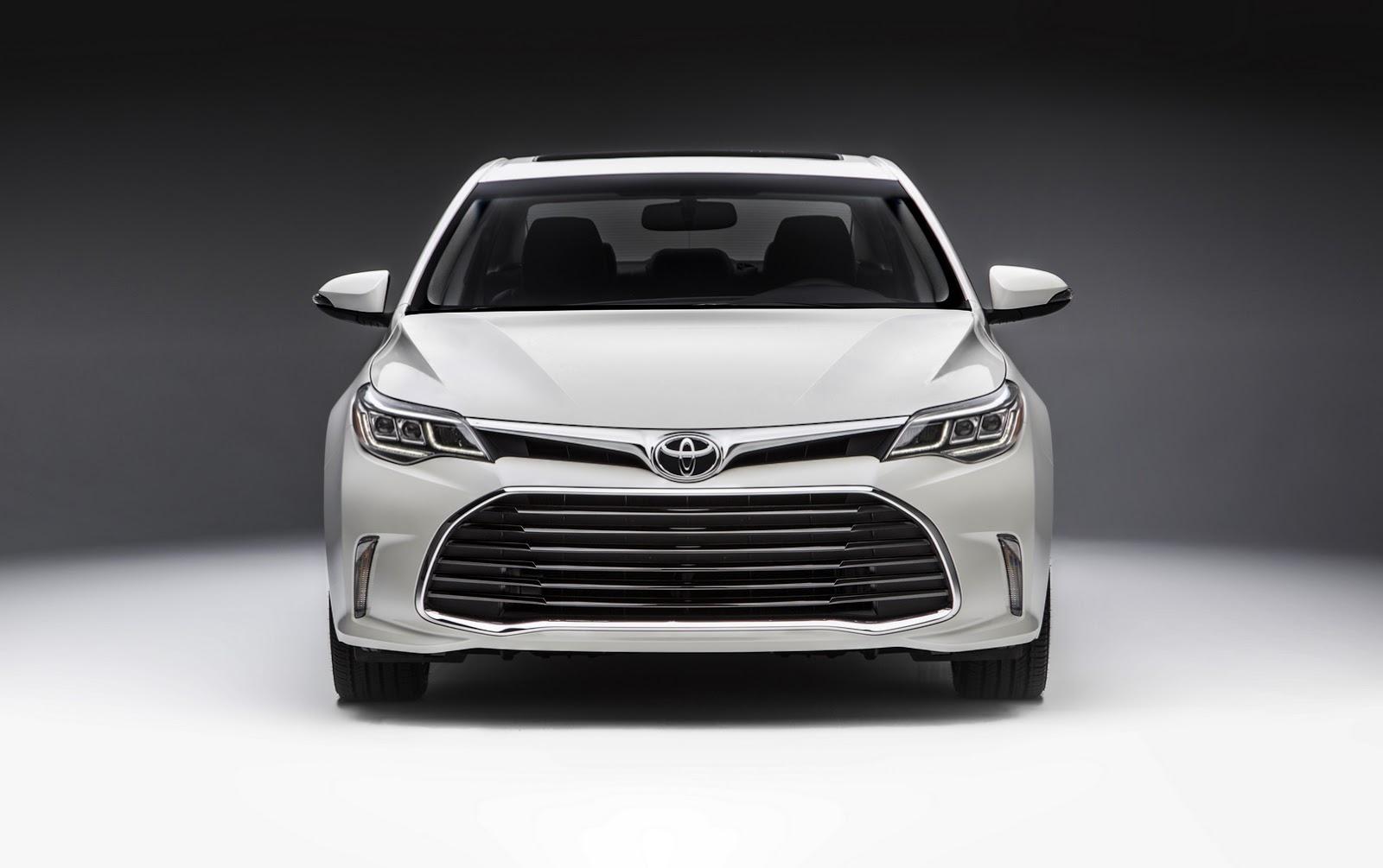 2016 Toyota Avalon front