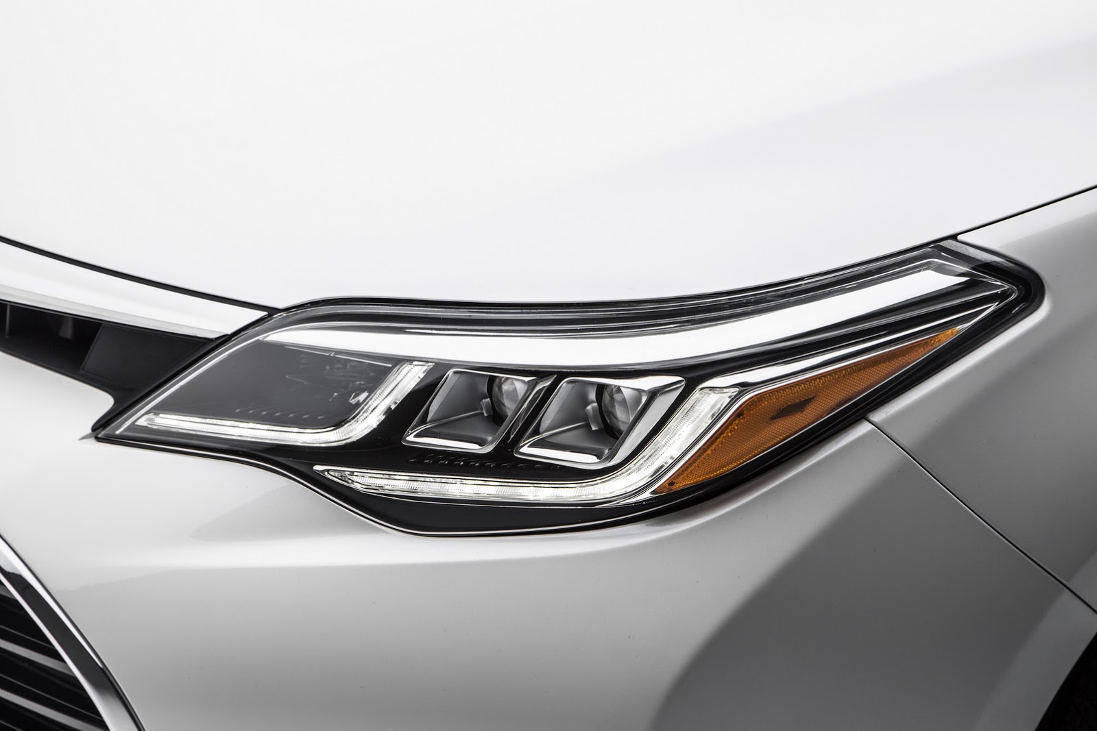 2016 Toyota Avalon headlamp