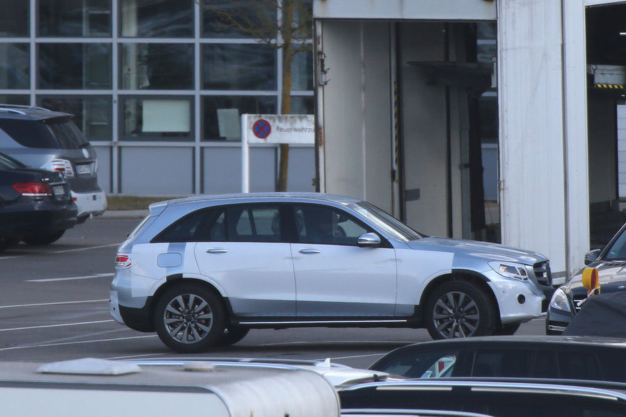 Mercedes GLC side view spyshot