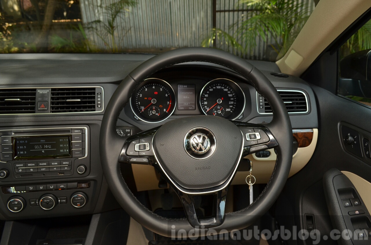 VW Jetta facelift steering wheel