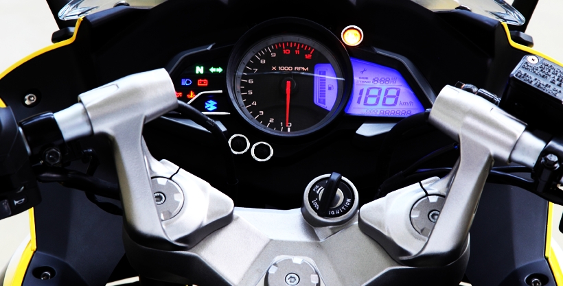 bajaj pulsar rs 200 indicator price