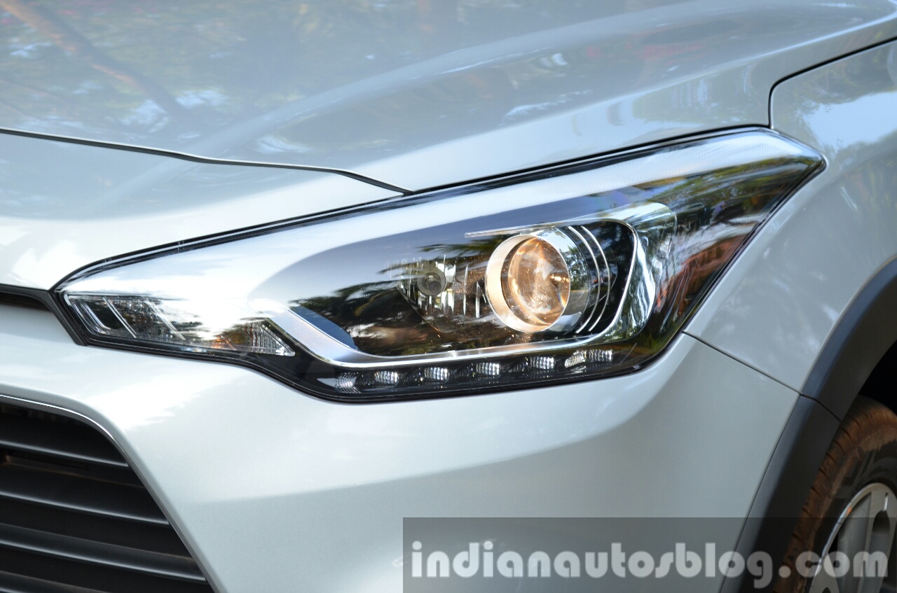 Hyundai i20 Active Diesel headlight cluster Review