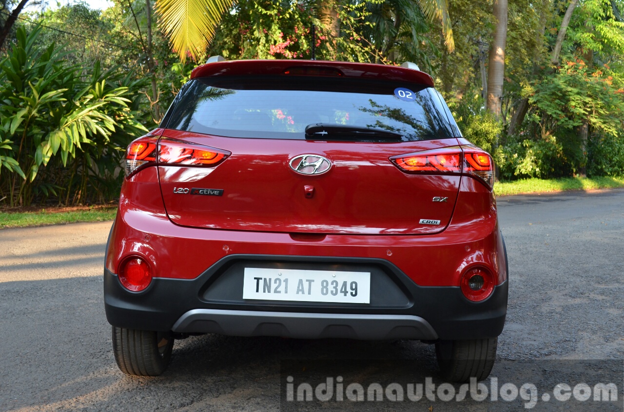 Hyundai i20 Active Diesel rear red Review