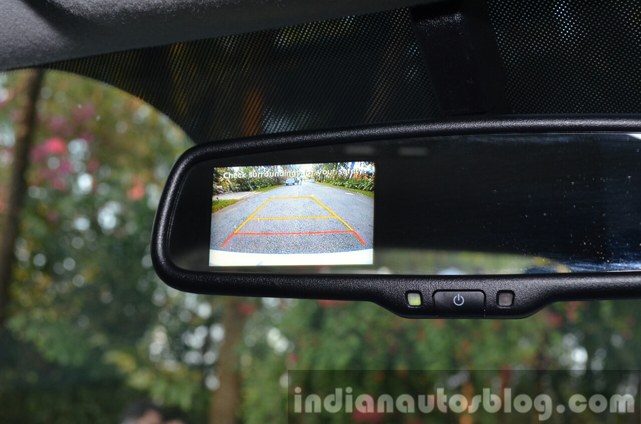 Hyundai i20 Active Diesel reverse camera Review
