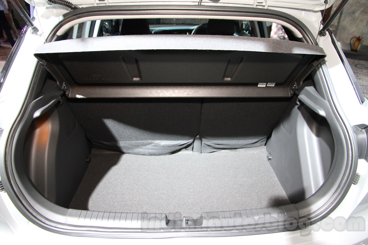 Hyundai i20 Active boot live images
