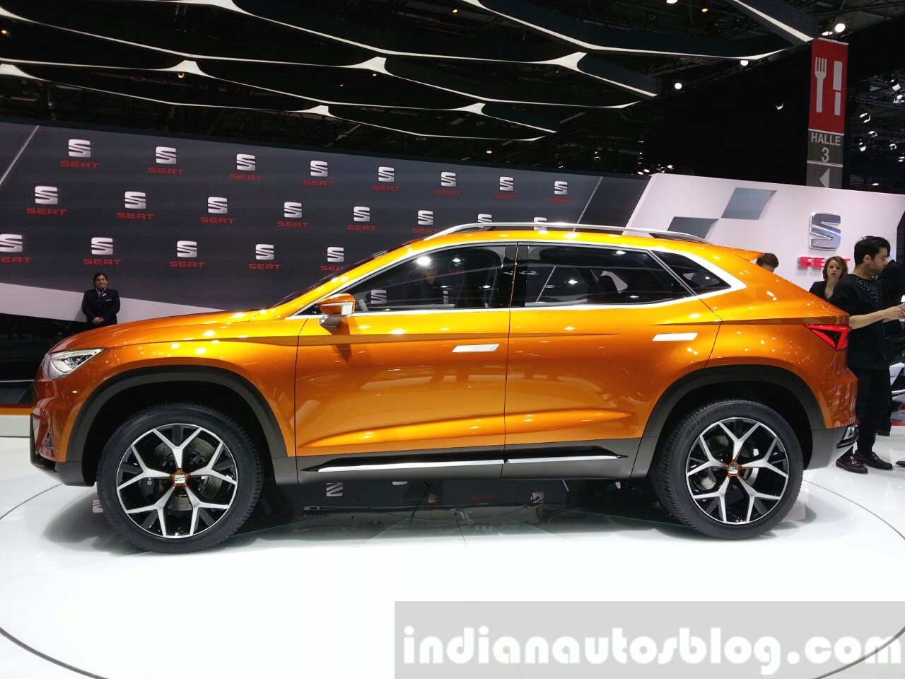 Seat 20V20 Suv Concept side view at 2015 Geneva Motor Show