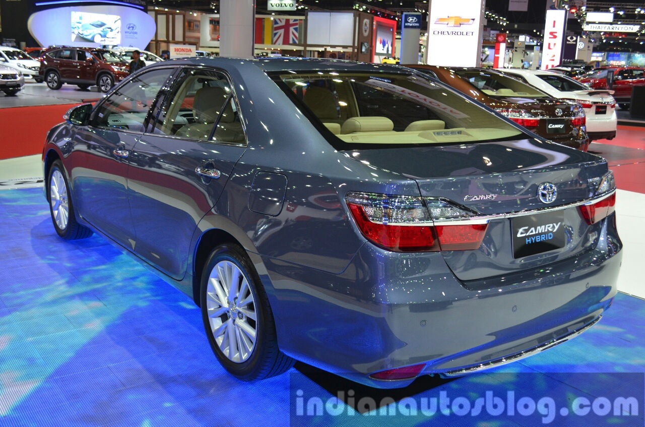 Toyota Camry Hybrid rear three quarter left at the 2015 Bangkok Motor Show