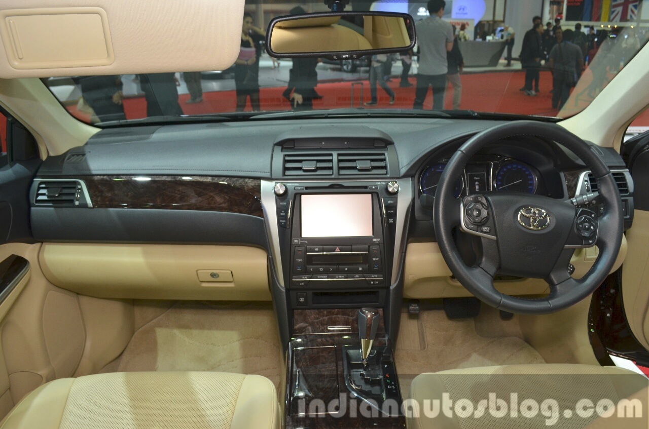 2015 Toyota Camry Facelift Launched In Indonesia