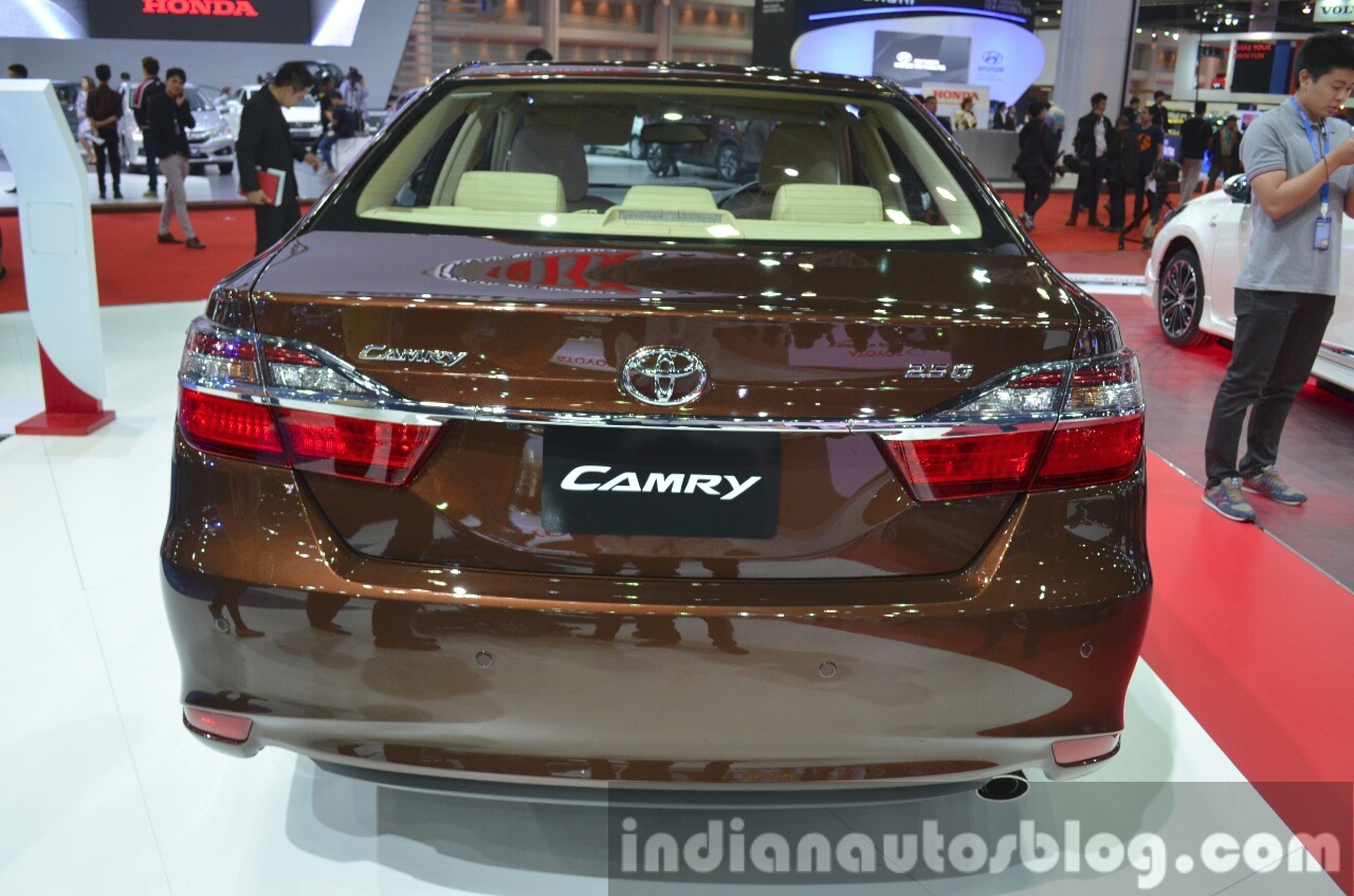 Toyota Camry facelift rear at the 2015 Bangkok Motor Show