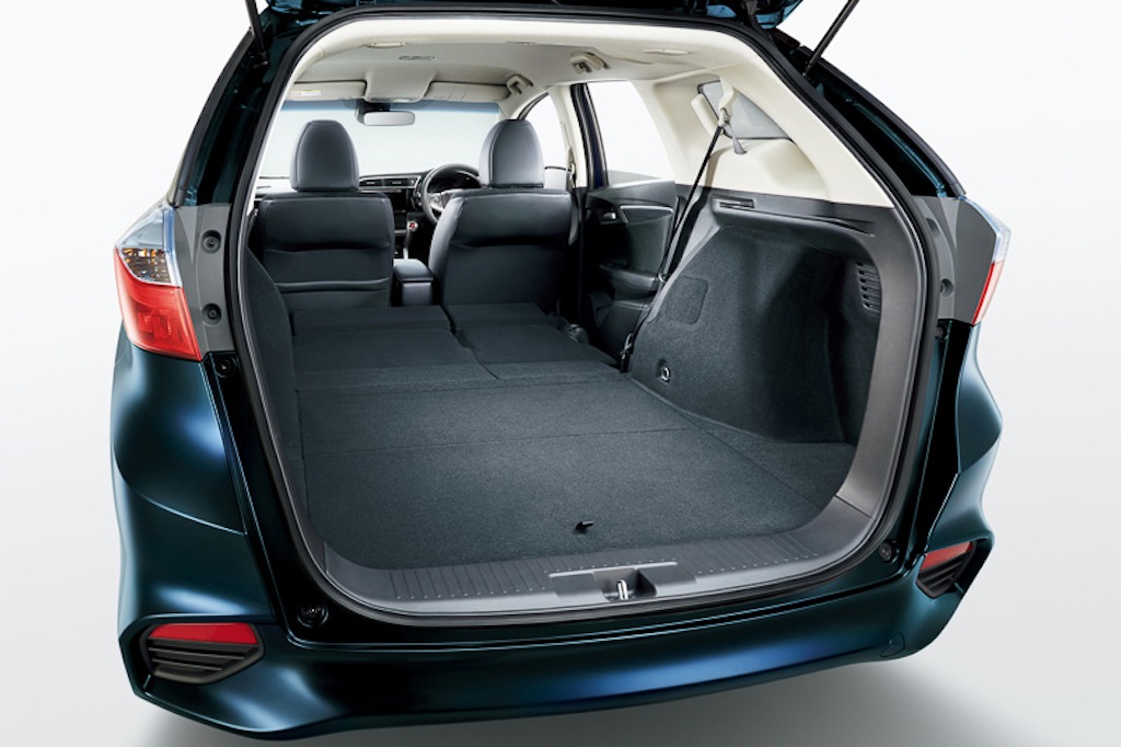 2015 Honda Shuttle flat folding seats (Japanese market)