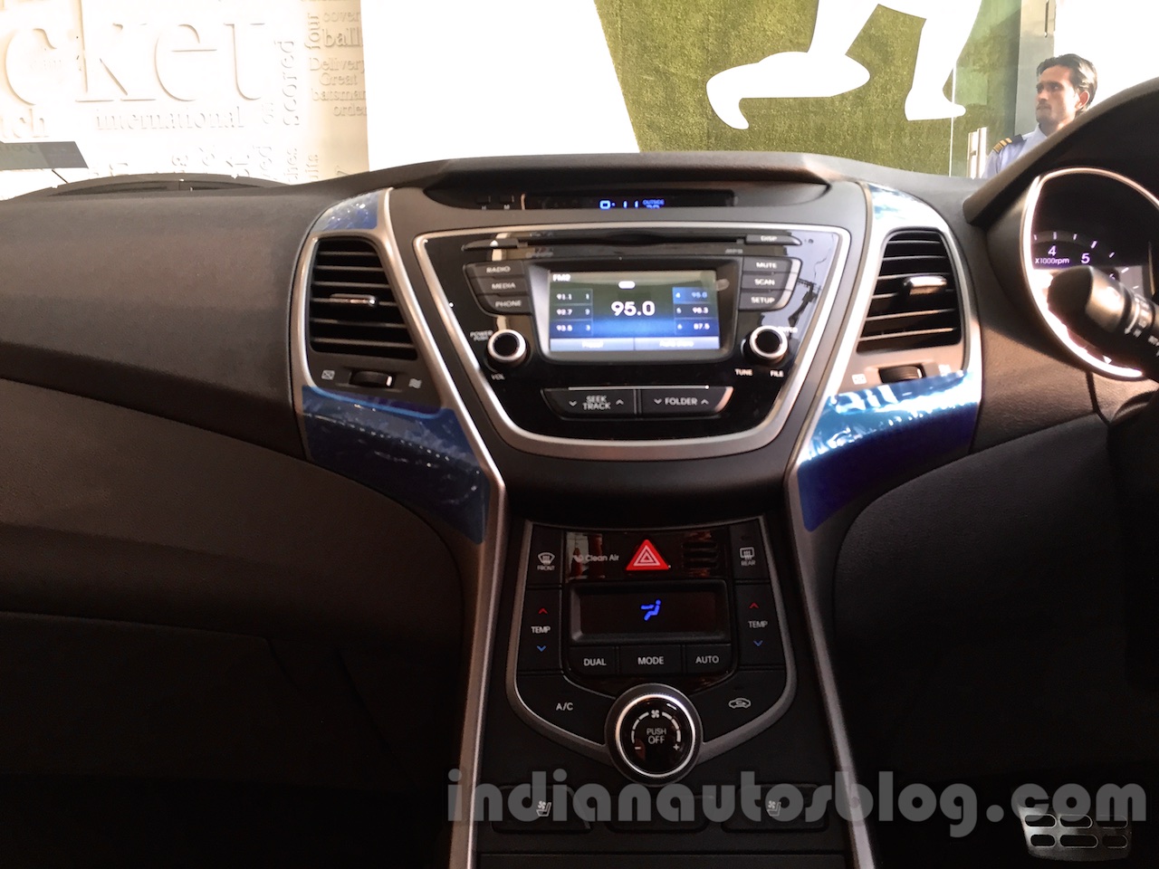 2015 Hyundai Elantra center console for India