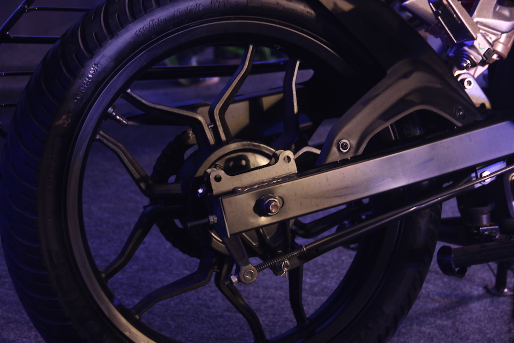 bajaj pulsar alloy wheel price