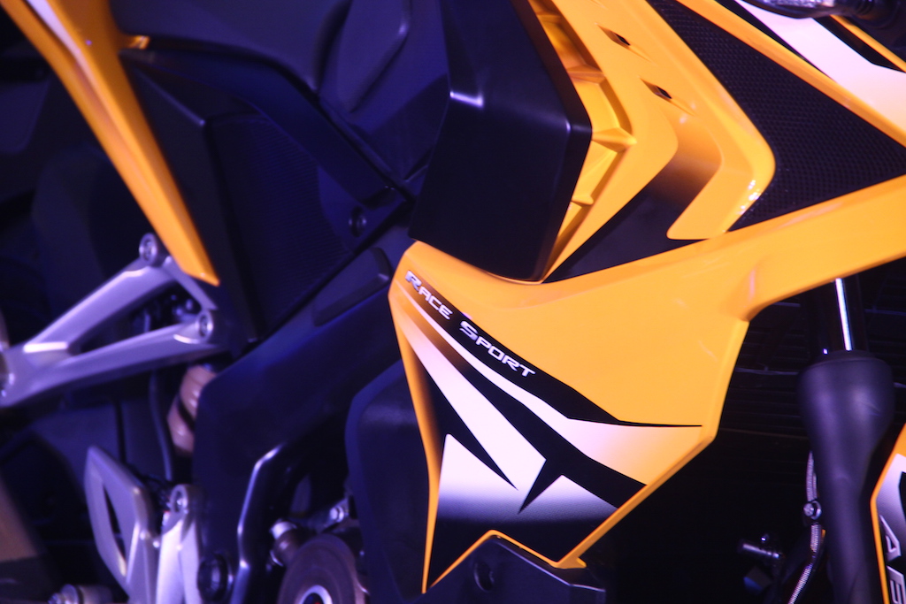 pulsar rs 200 fairing price