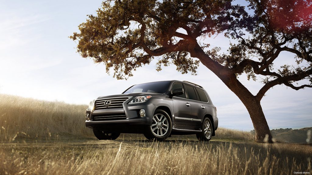 2014 Lexus LX570 front three quarter official image
