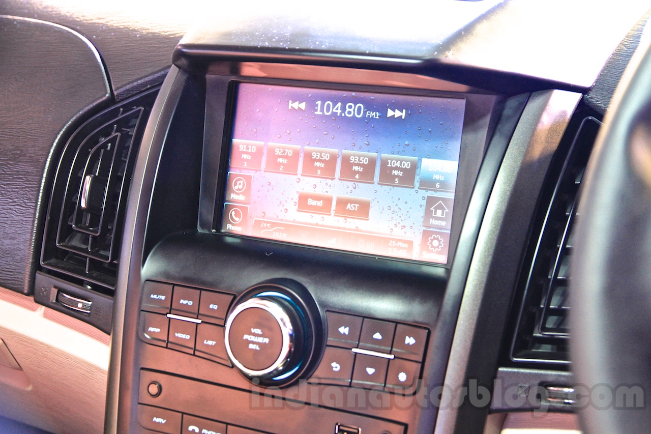 2015 Mahindra XUV500 facelift W10 touchscreen music system