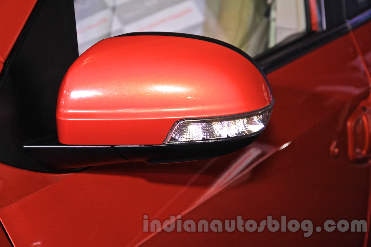 2015 Mahindra XUV500 facelift W10 wing mirrors