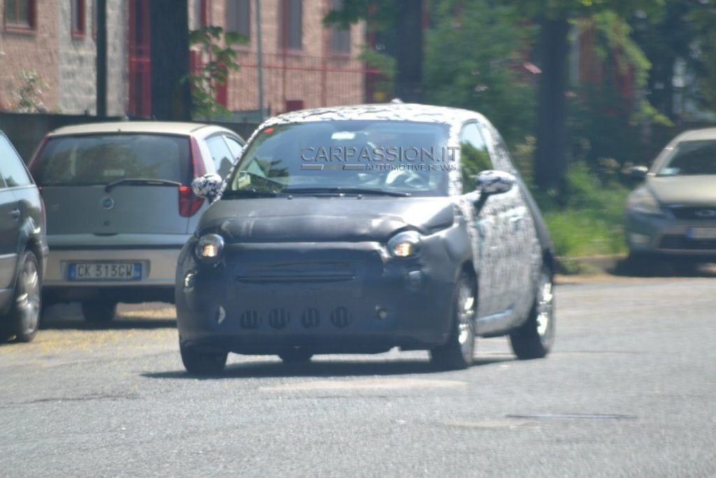2016 Fiat 500 front three quarter spied in Turin