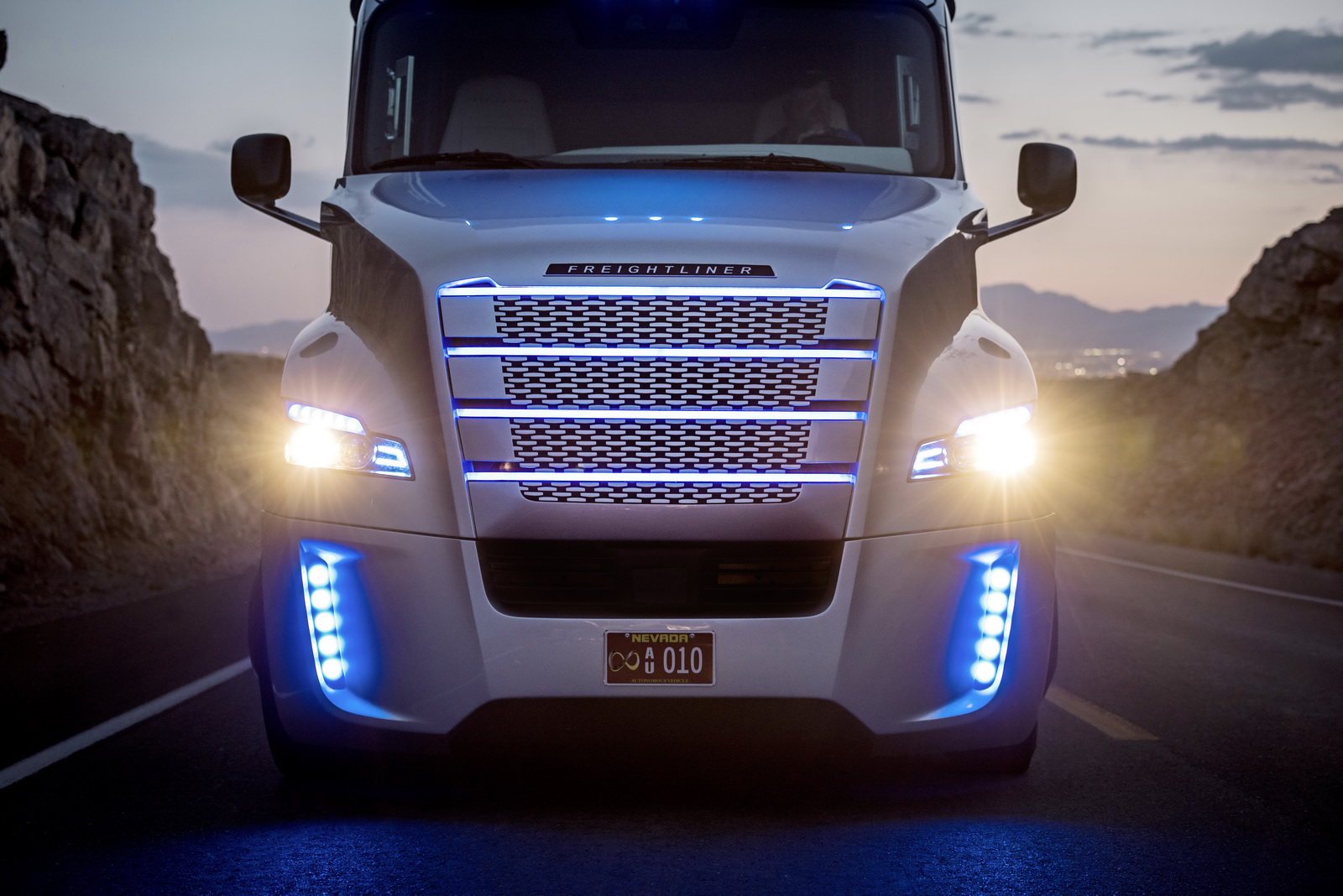 Freightliner Inspiration Truck lights on press image