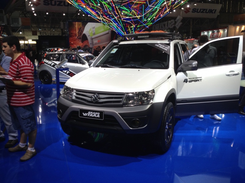 2014 Suzuki Grand Vitara 4Sport front quarter at the 2014 Sao Paulo Motor show