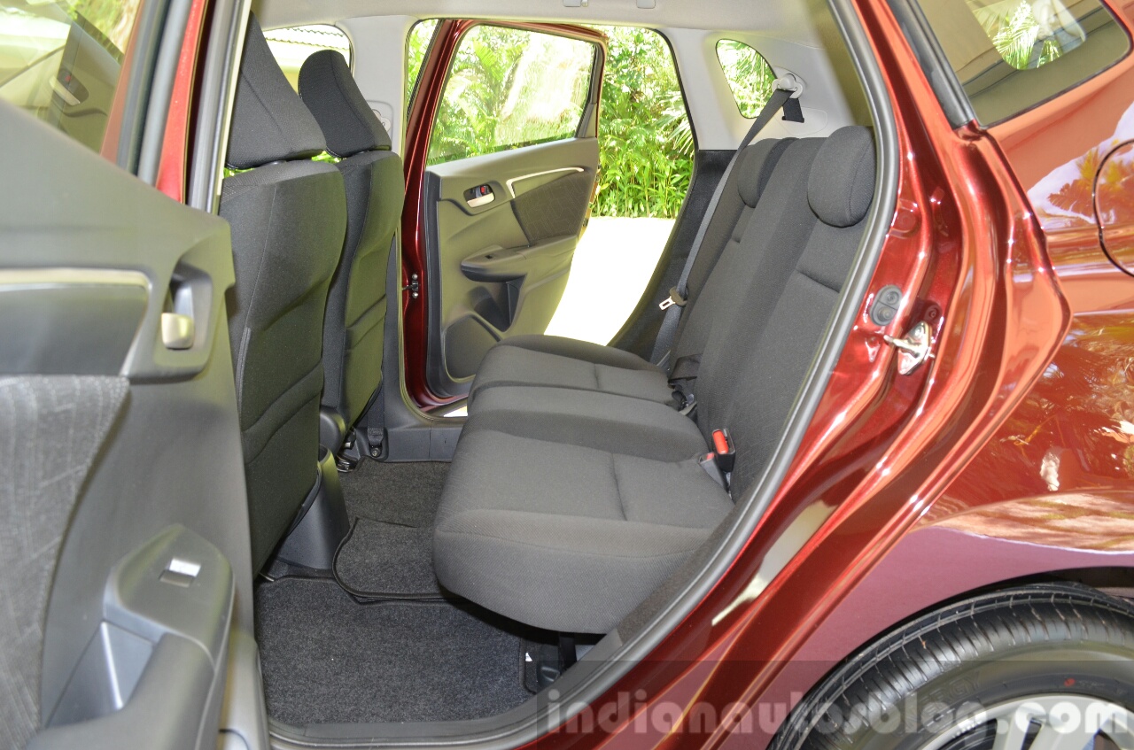 2015 Honda Jazz 1.2 VX MT rear legroom India