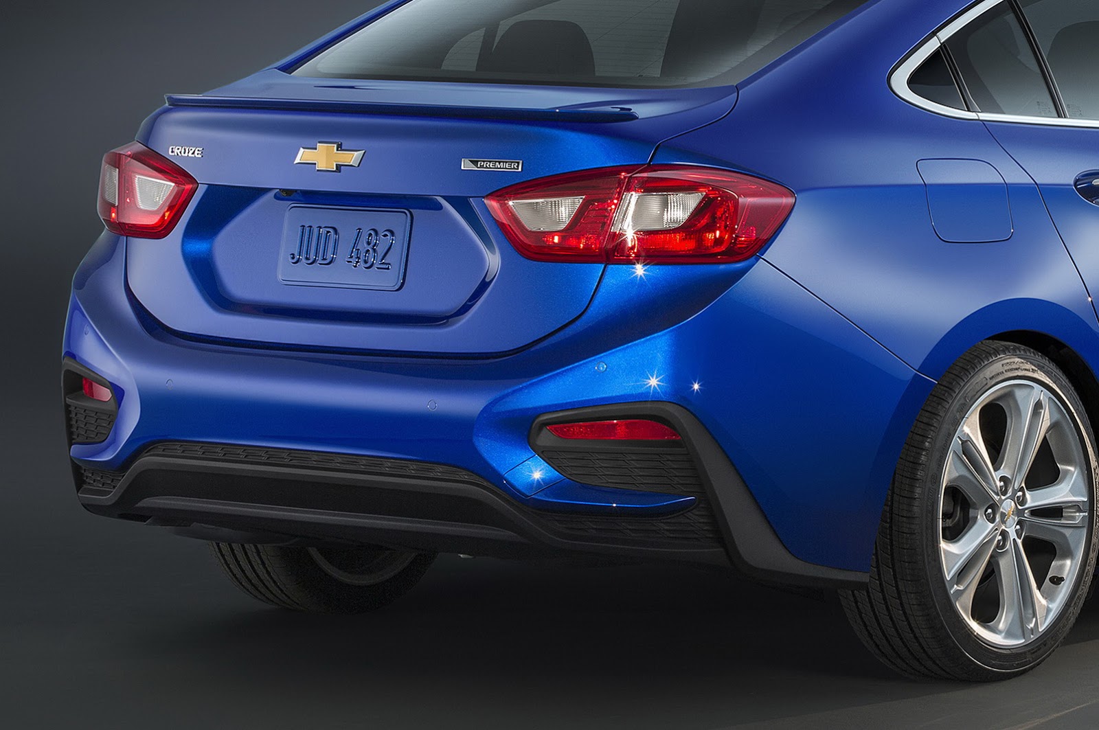 2016 Chevrolet Cruze rear official image