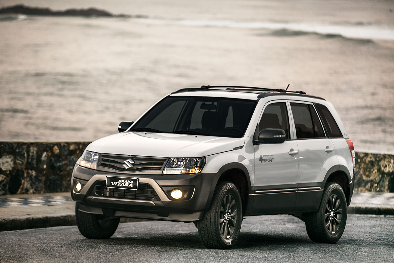 2015 Suzuki Grand Vitara 4Sport Front Quarter Press Image