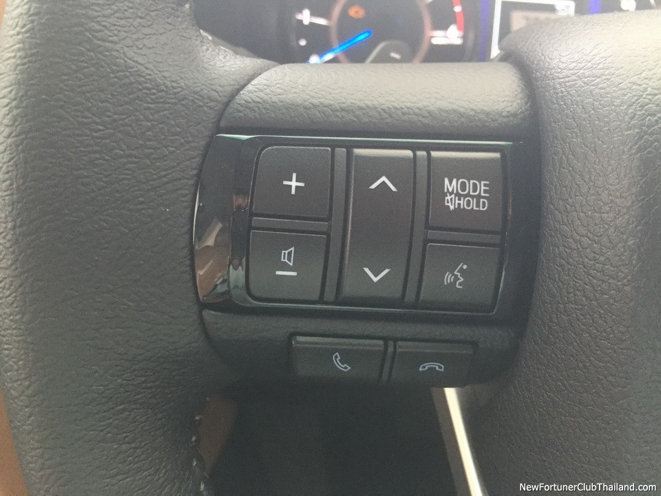 2016 Toyota Fortuner Bluetooth controls