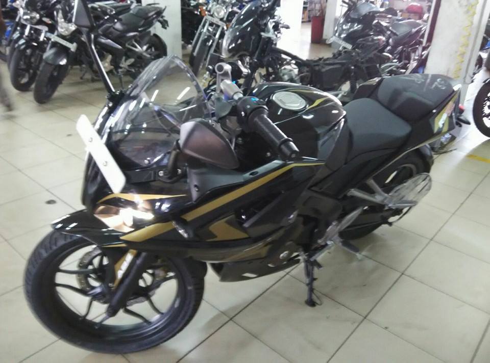 Bajaj pulsar deals rs200 black