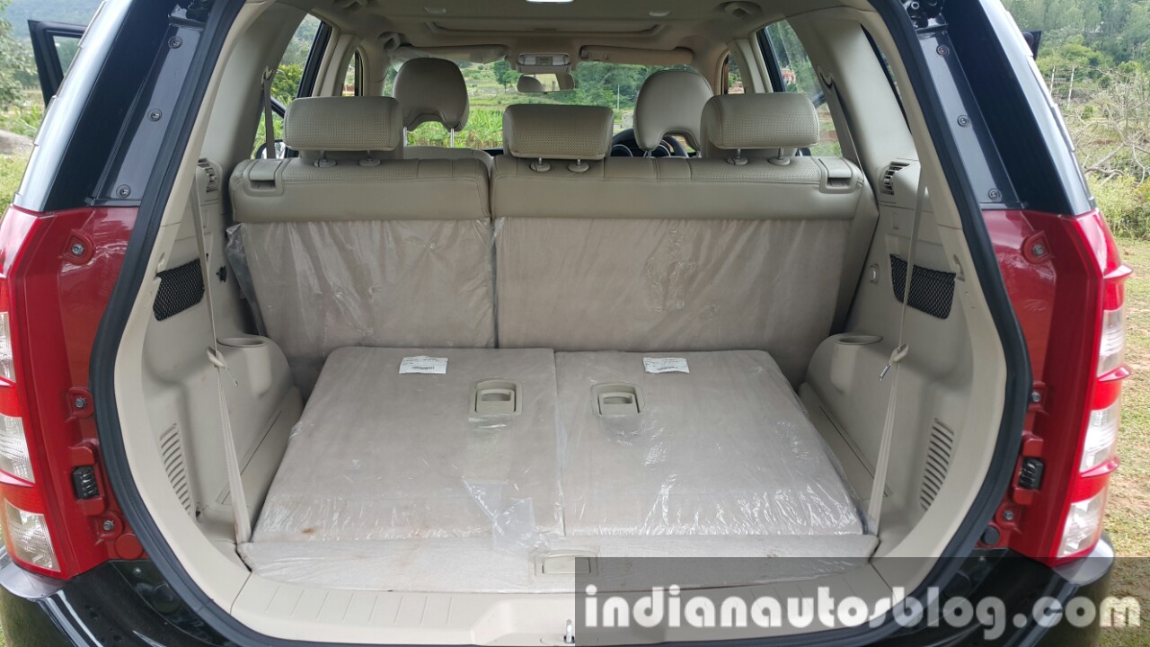 2015 Mahindra XUV500 facelift Boot Space With Seats Folded Review mahindra-xuv500-accessories-1-premium-luxury-car-accessories