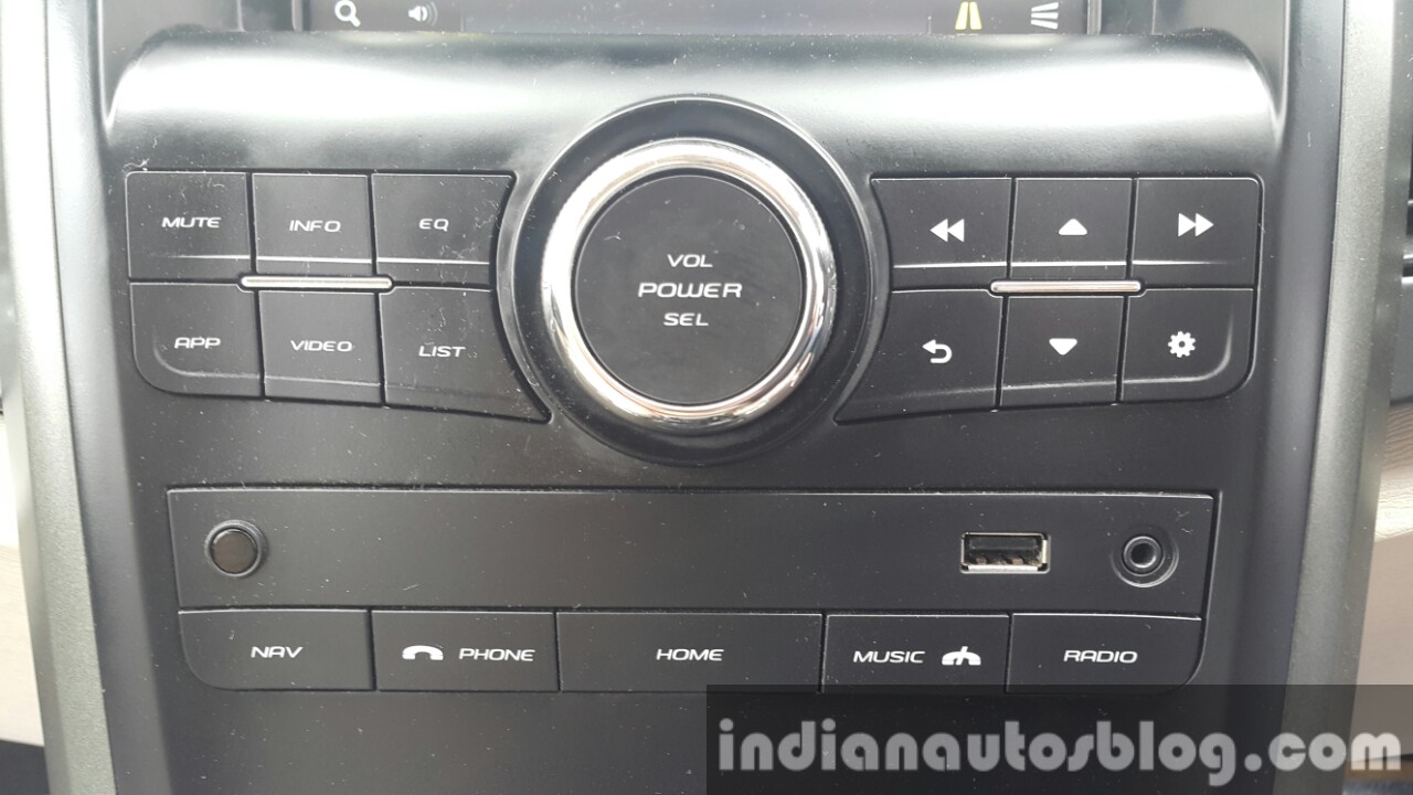 2015 Mahindra XUV500 (facelift) infotainment controls review