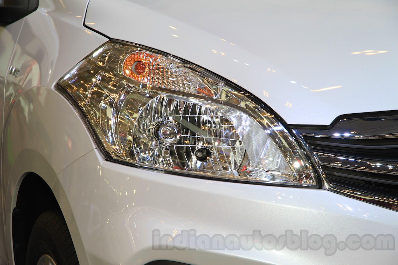 2015 Suzuki Ertiga facelift headlight at the Gaikindo Indonesia International Auto Show 2015