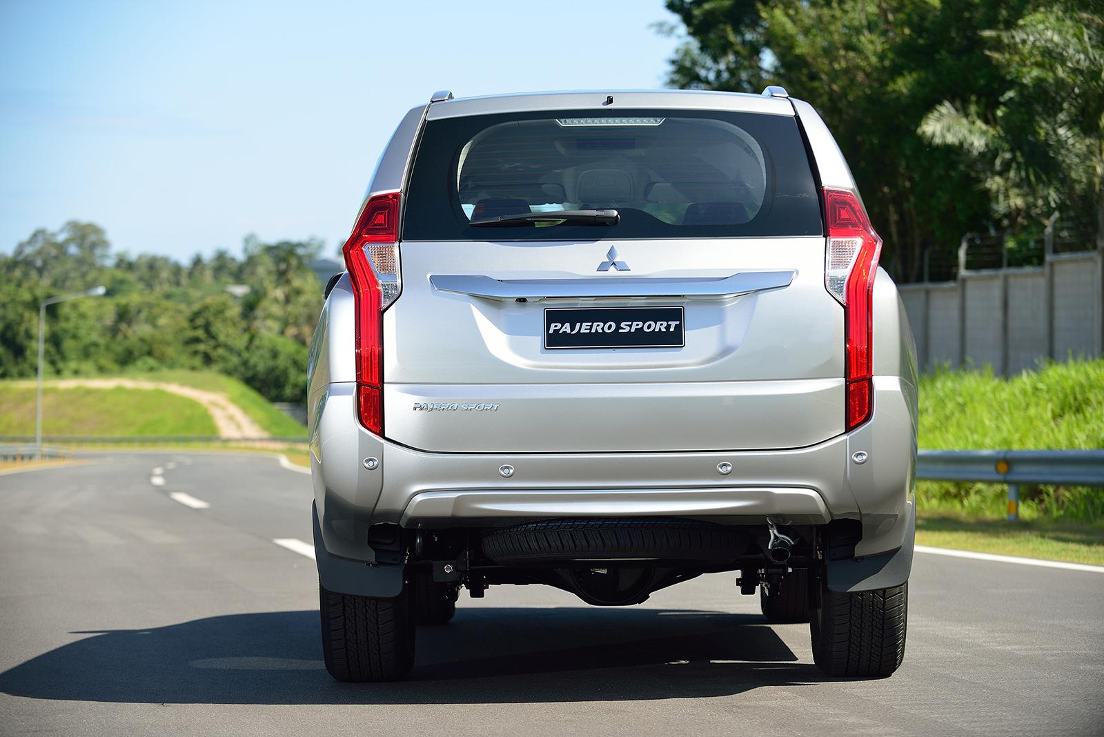 2016 Mitsubishi Pajero Sport rear unveiled