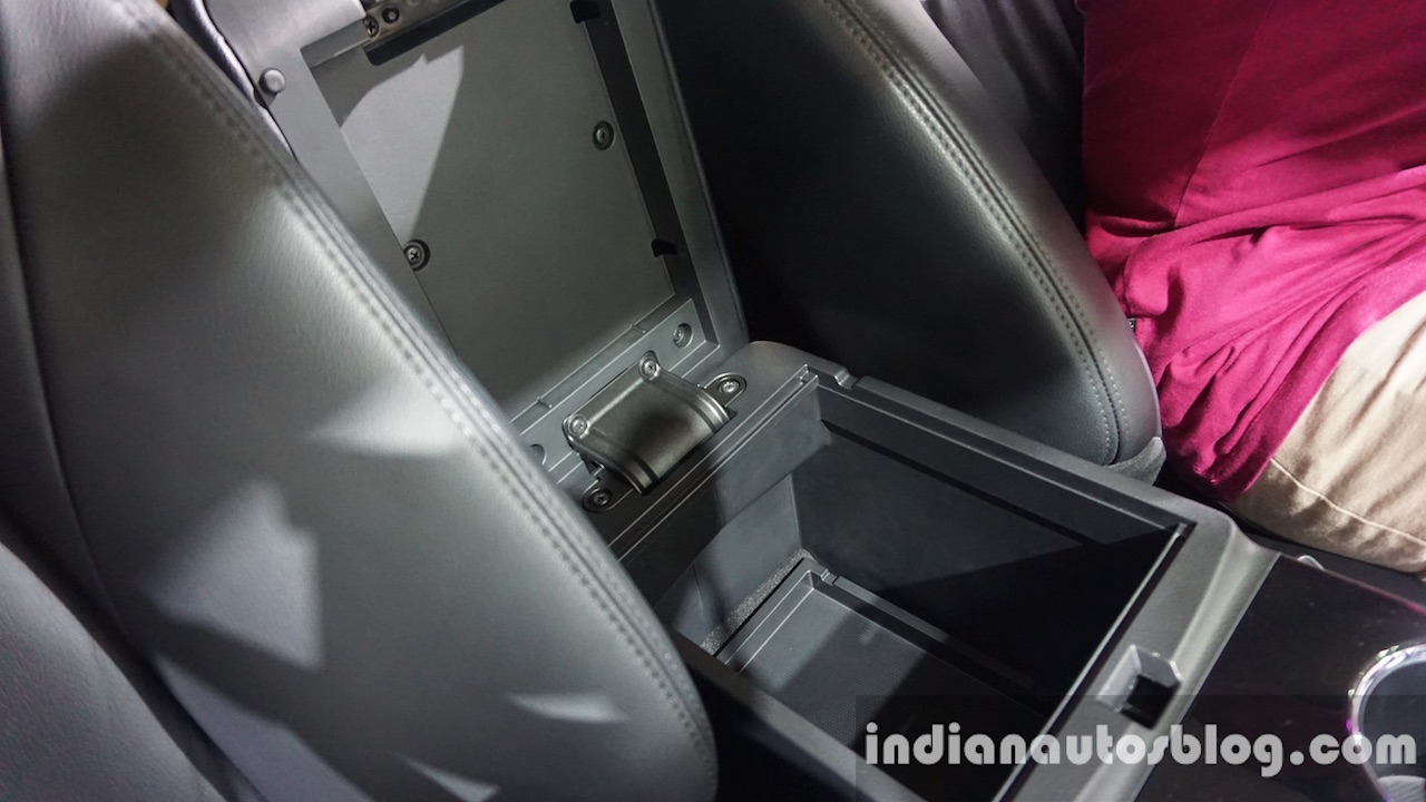2016 Mitsubishi Pajero Sport storage between seats at the BIG Motor ... 2016 Mitsubishi Pajero Sport storage between seats at the BIG Motor ...