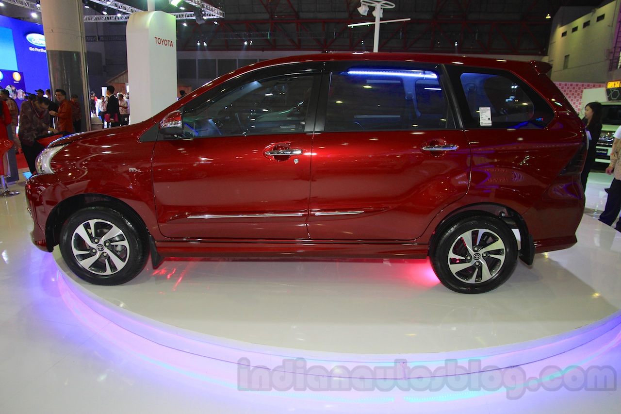 Toyota Grand New Veloz side at the 2022 IIMS