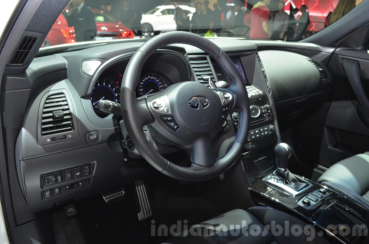 2015 Infiniti QX70 Ultimate interior at IAA 2015