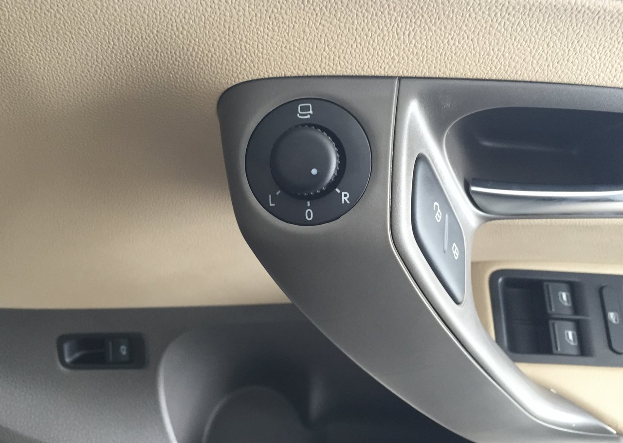 2015 VW Polo mirror adjustment for India