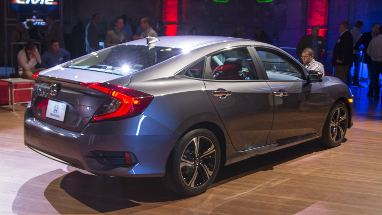 2016 Honda Civic rear quarter live images