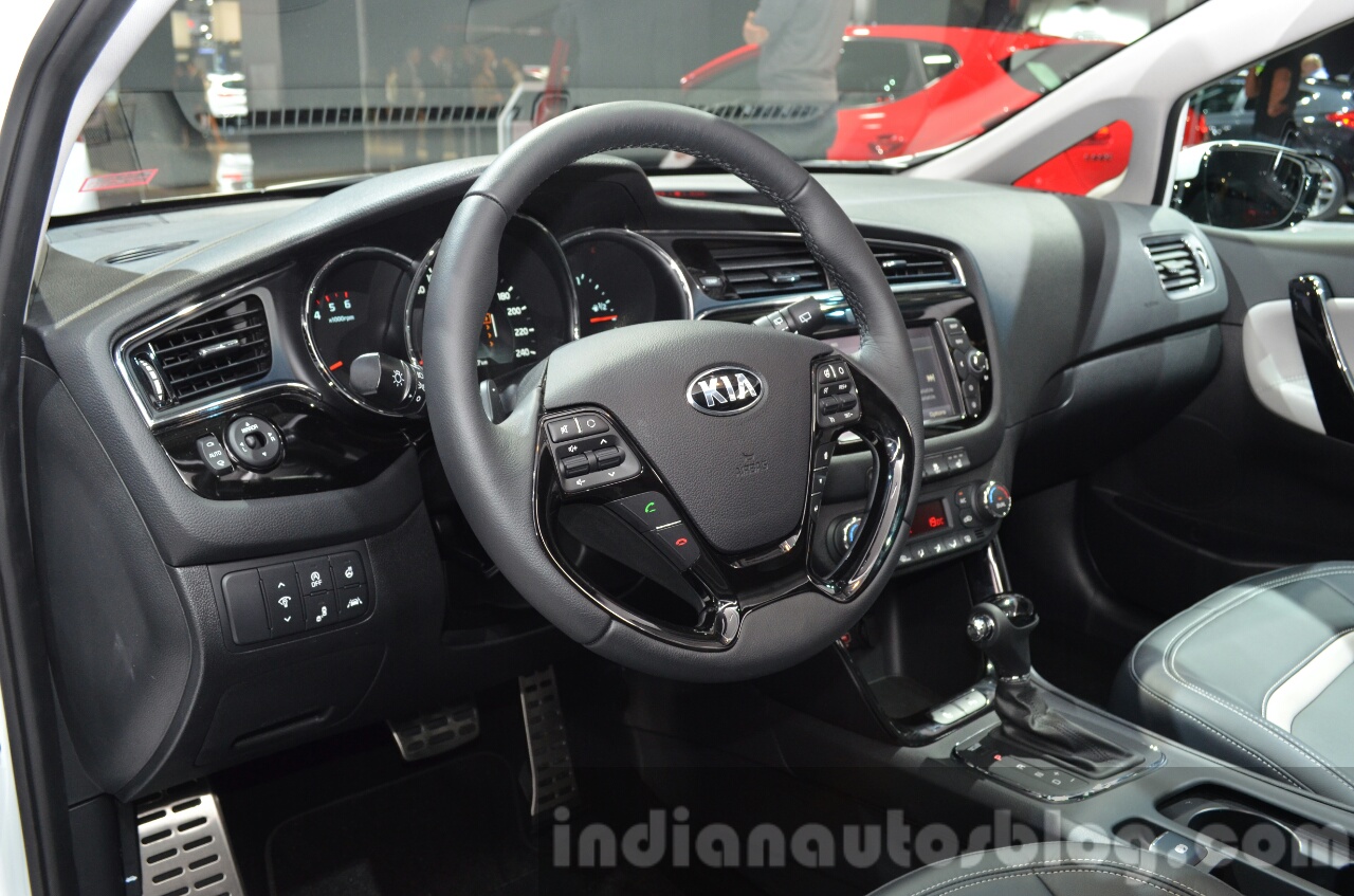 2016 Kia Ceed (facelift) steering wheel at IAA 2015