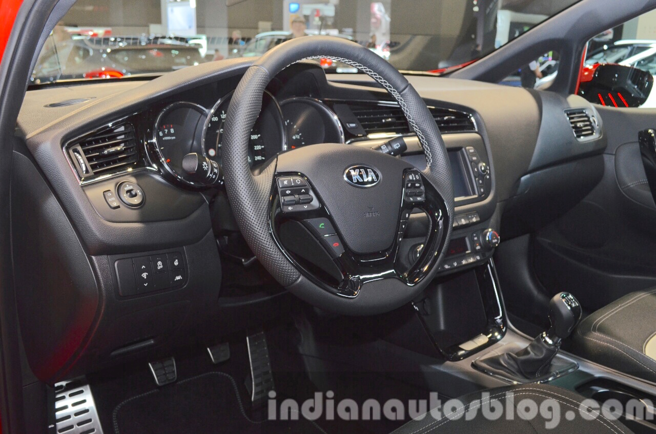 2016 Kia ceed Sportswagon GT steering wheel at IAA 2015