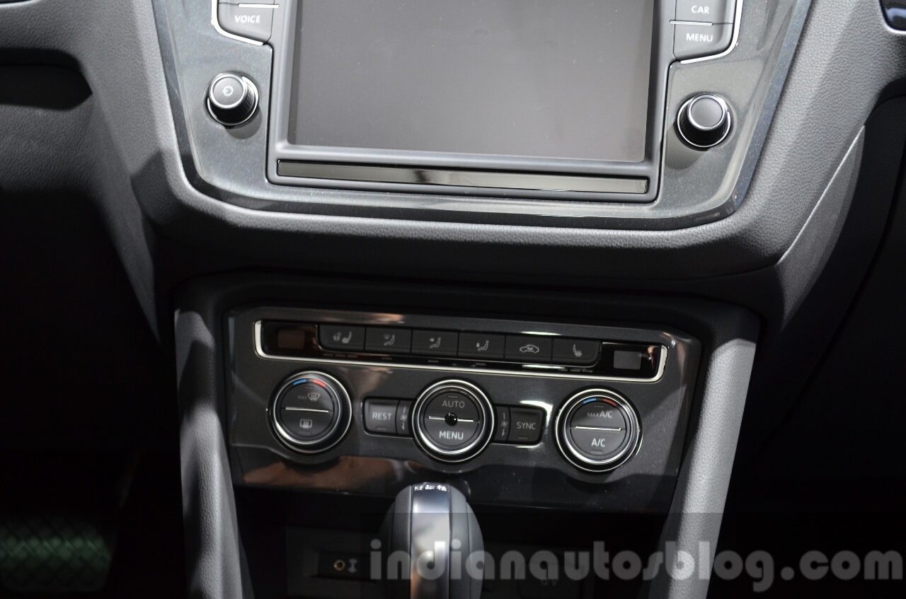 2016 Volkswagen Tiguan centre console at IAA 2015