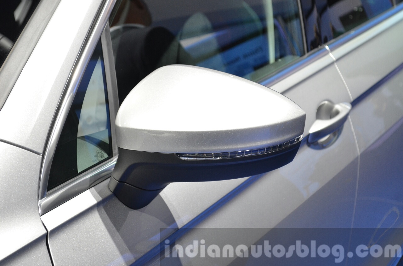 2016 Volkswagen Tiguan side mirror turn indicator at IAA 2015