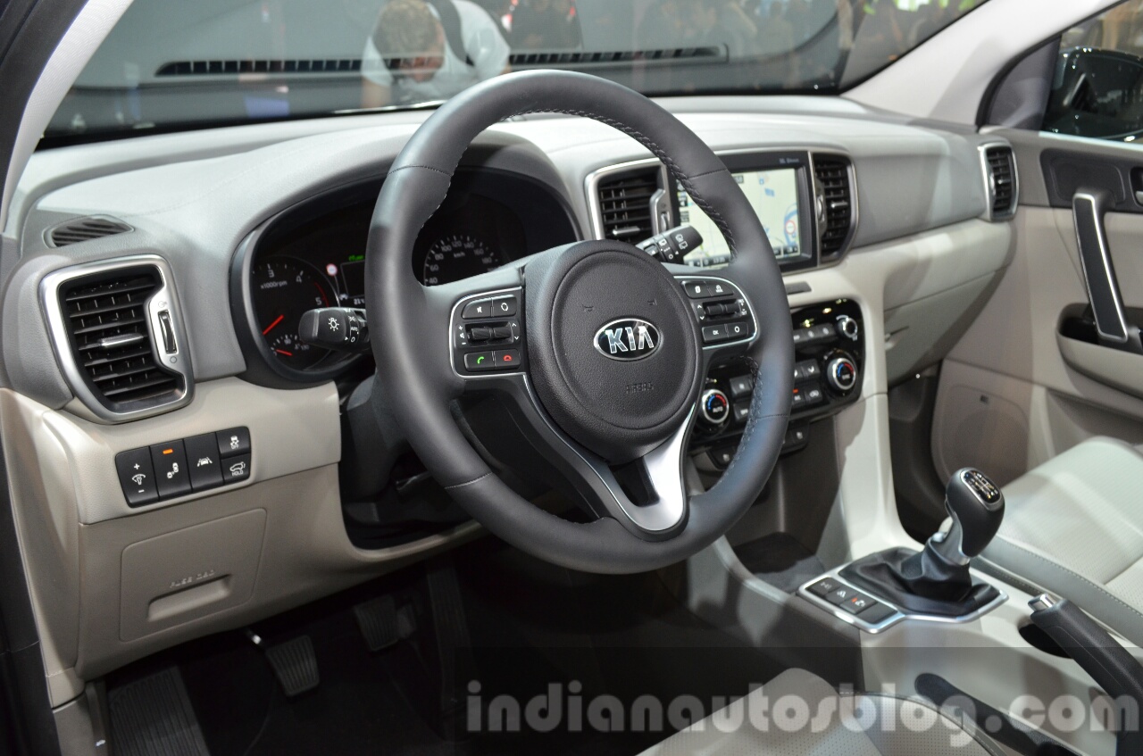 2017 Kia Sportage steering wheel at IAA 2015