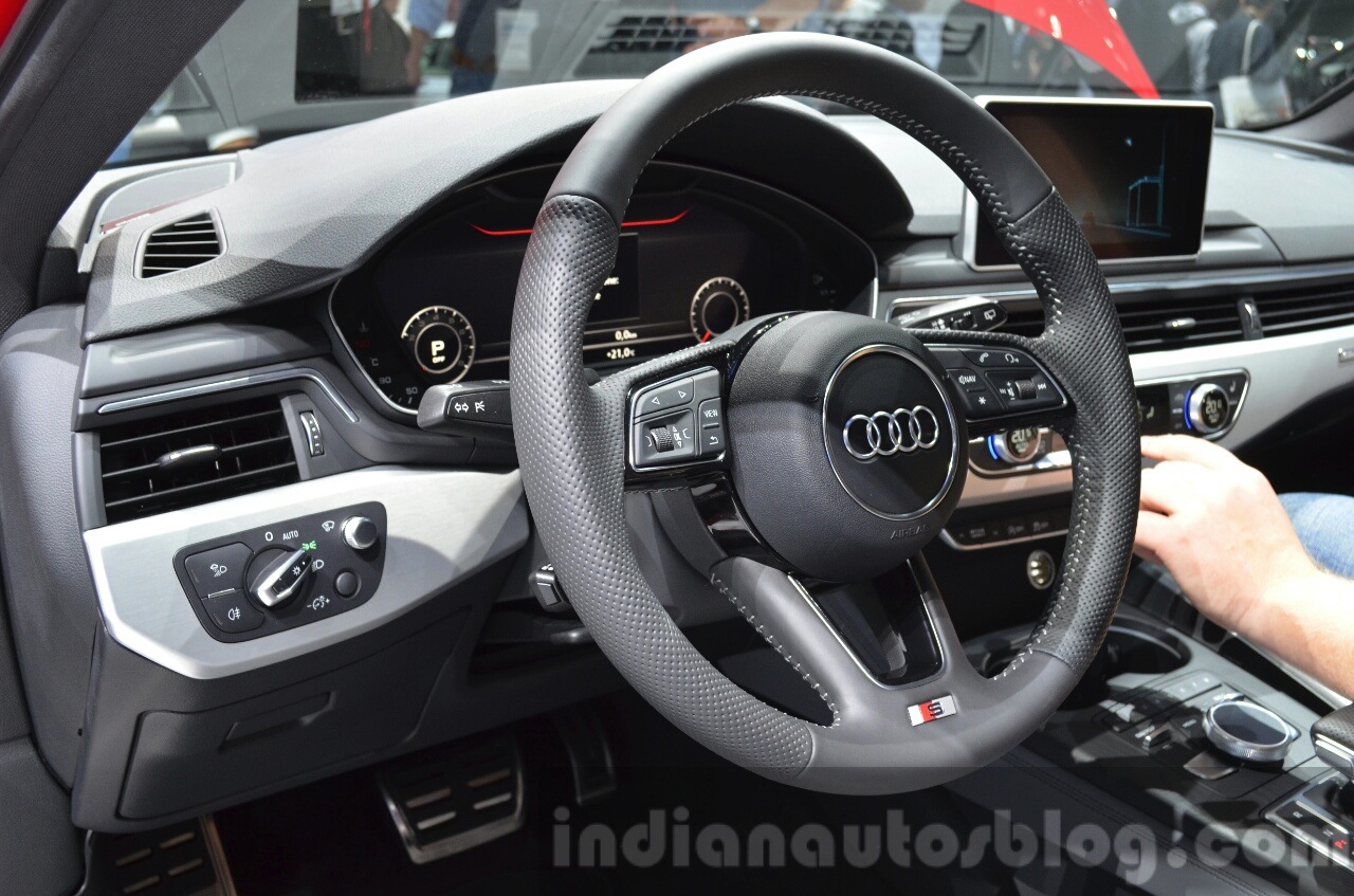 Audi SQ5 TDI Plus steering wheel and instrument cluster at IAA 2015