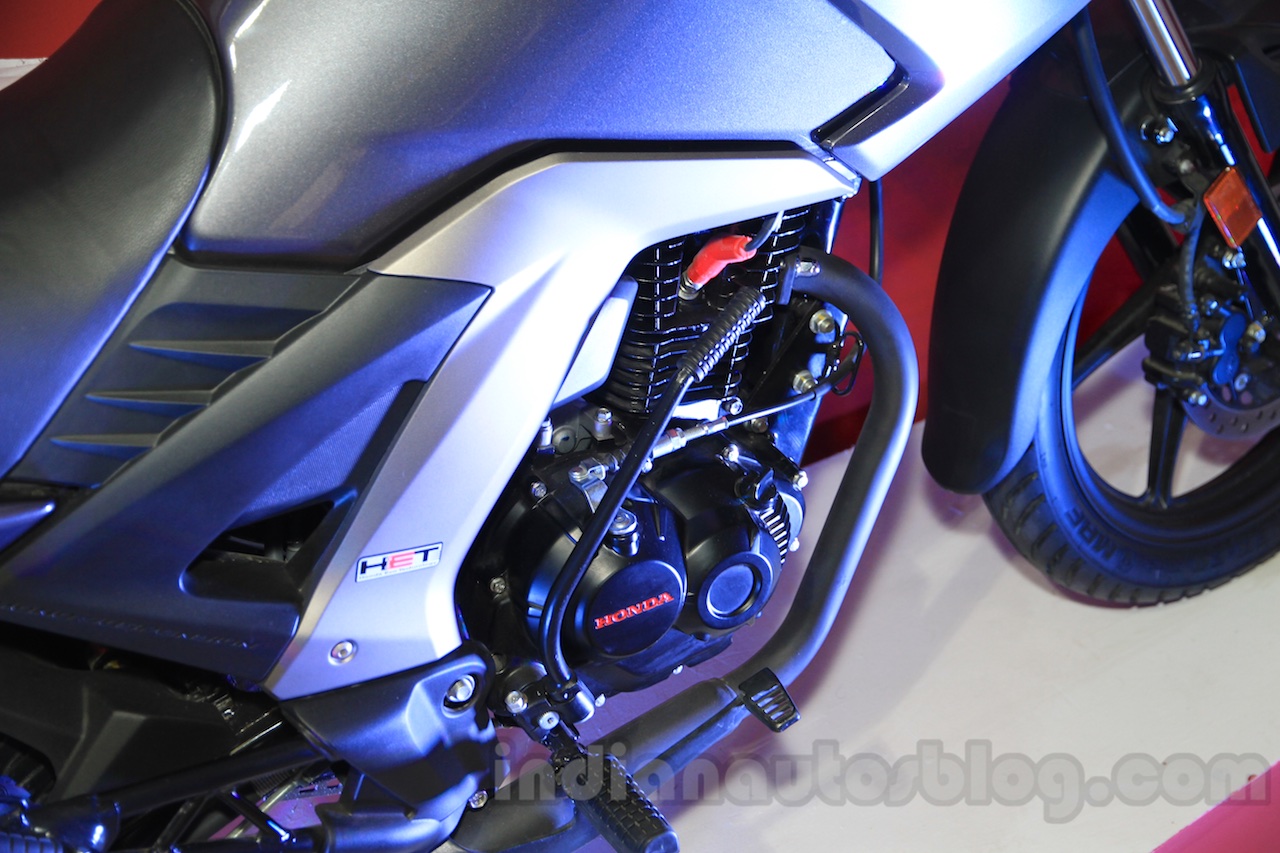 Honda CB Unicorn 160 engine HET at Nepal Auto Show 2015