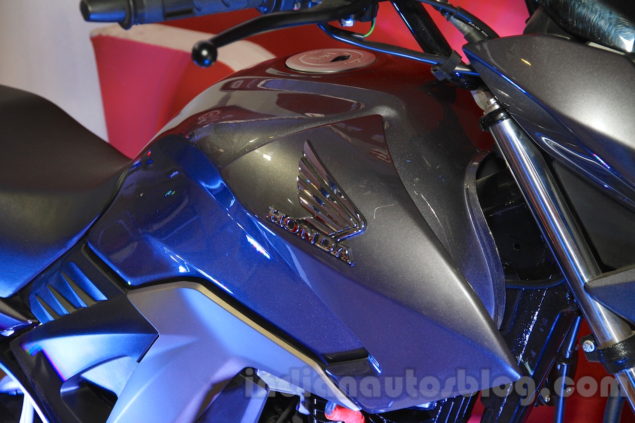 Honda CB Unicorn 160 fuel tank at Nepal Auto Show 2015