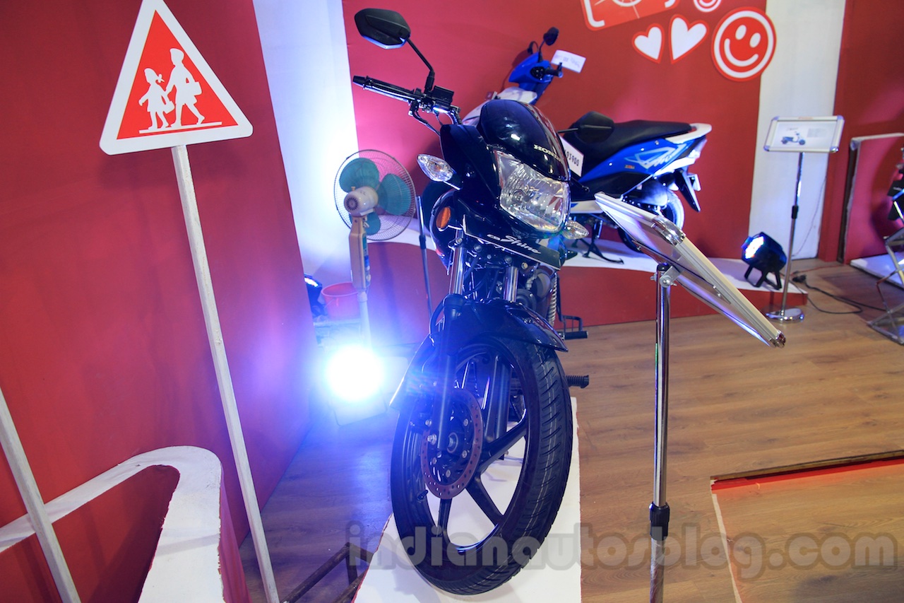 Honda Shine DSS front at Nepal Auto Show 2015