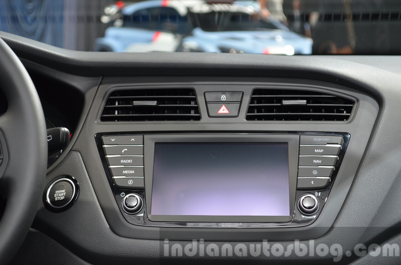 Hyundai i20 Active infotainment touchscreen display at the IAA 2015