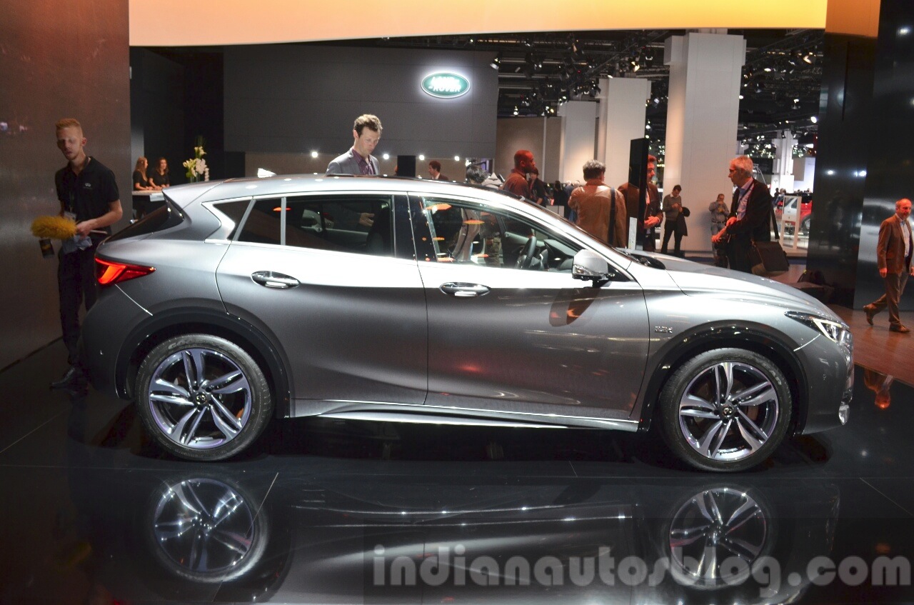Infiniti Q30 City Black Edition side at IAA 2015