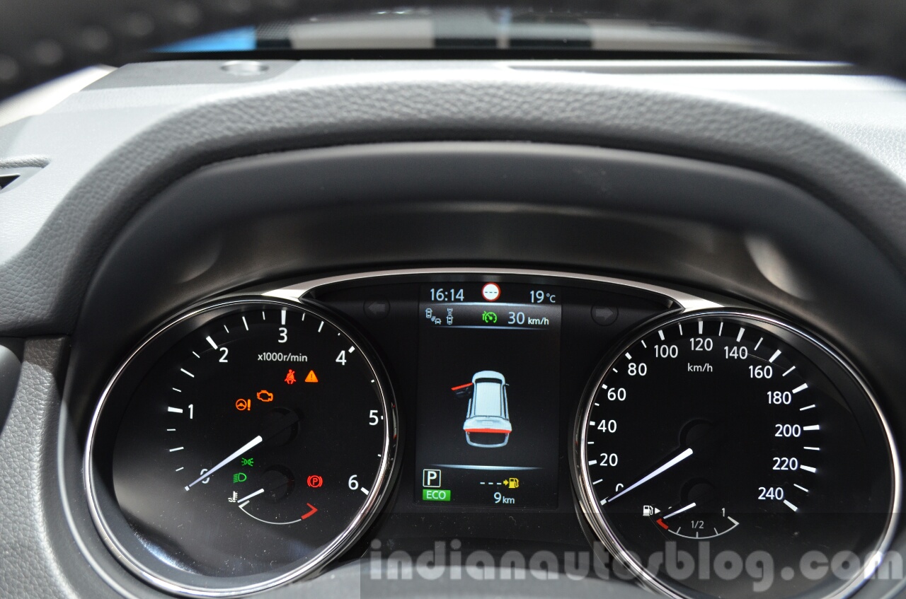 Nissan Navara NP300 instrument cluster at IAA 2015 Nissan Navara NP300 instrument cluster at IAA 2015